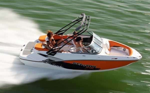 Types of Powerboats and Their Uses - BoatUS