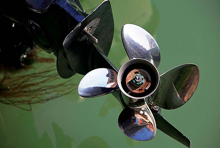 https://www.boatus.com/-/media/images/boatus/article-others/2019/december/propeller-underwater.ashx?h=473&w=700&la=en&hash=D766C02778262FE169EA511BE811A3CE