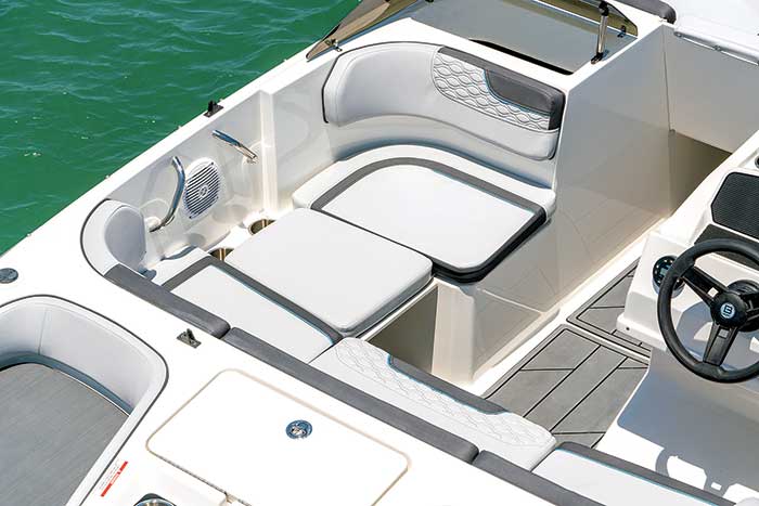 Bayliner Element M17 Deck Boat cockpit seating