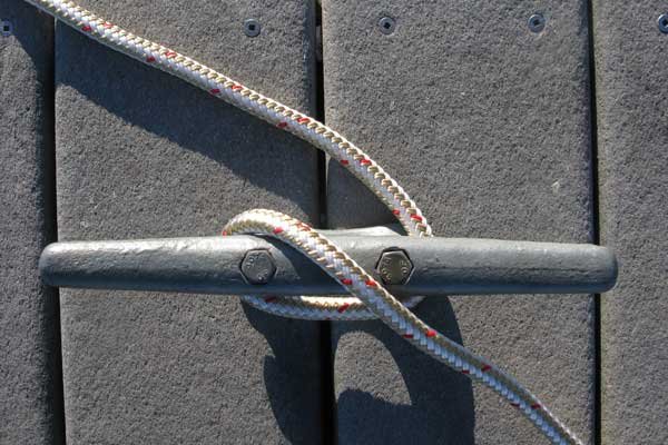 How To Tie A Cleat Hitch - Trailering - BoatUS Magazine